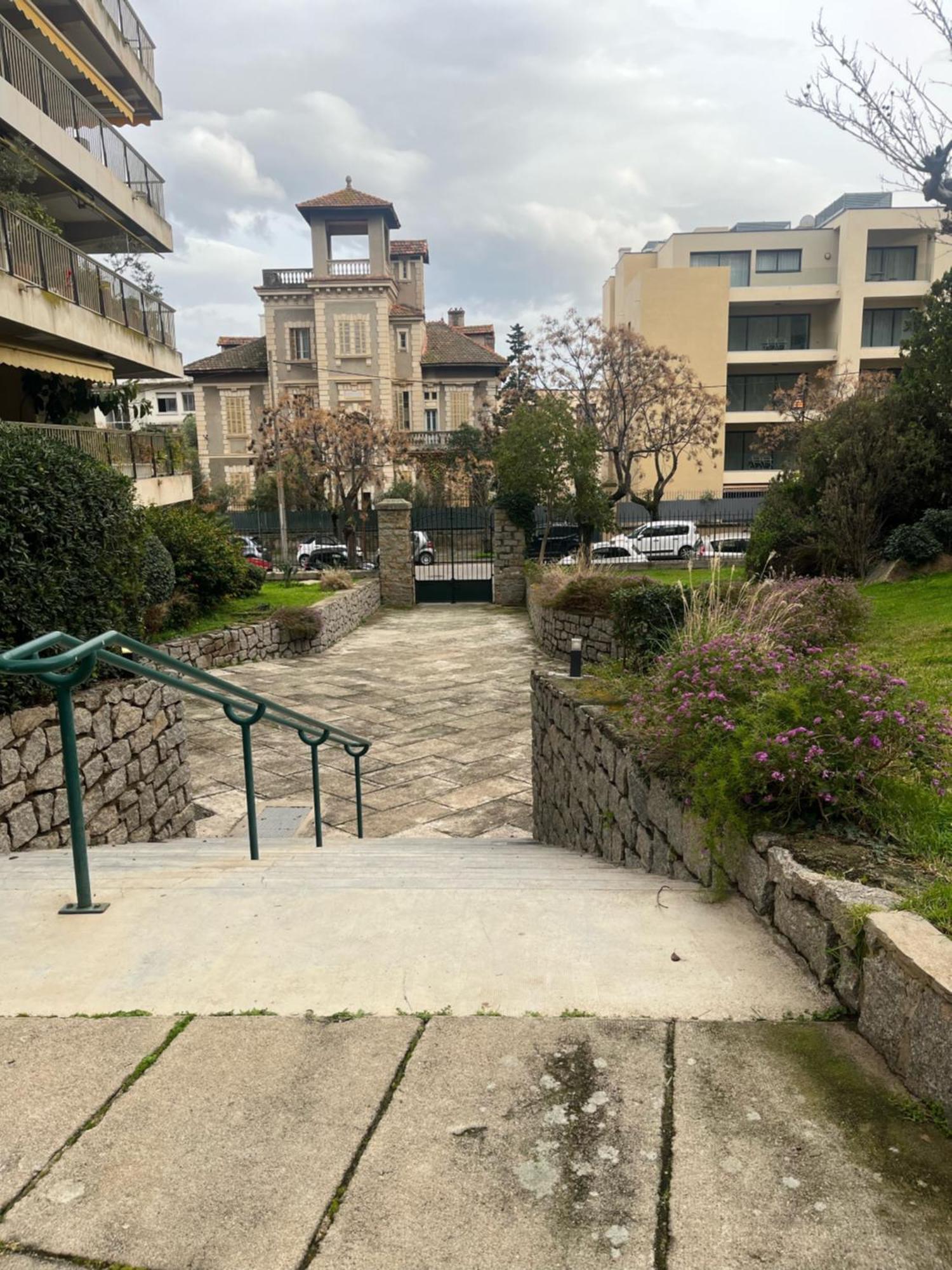 Appartement Douillet En Ville 아작시오 외부 사진